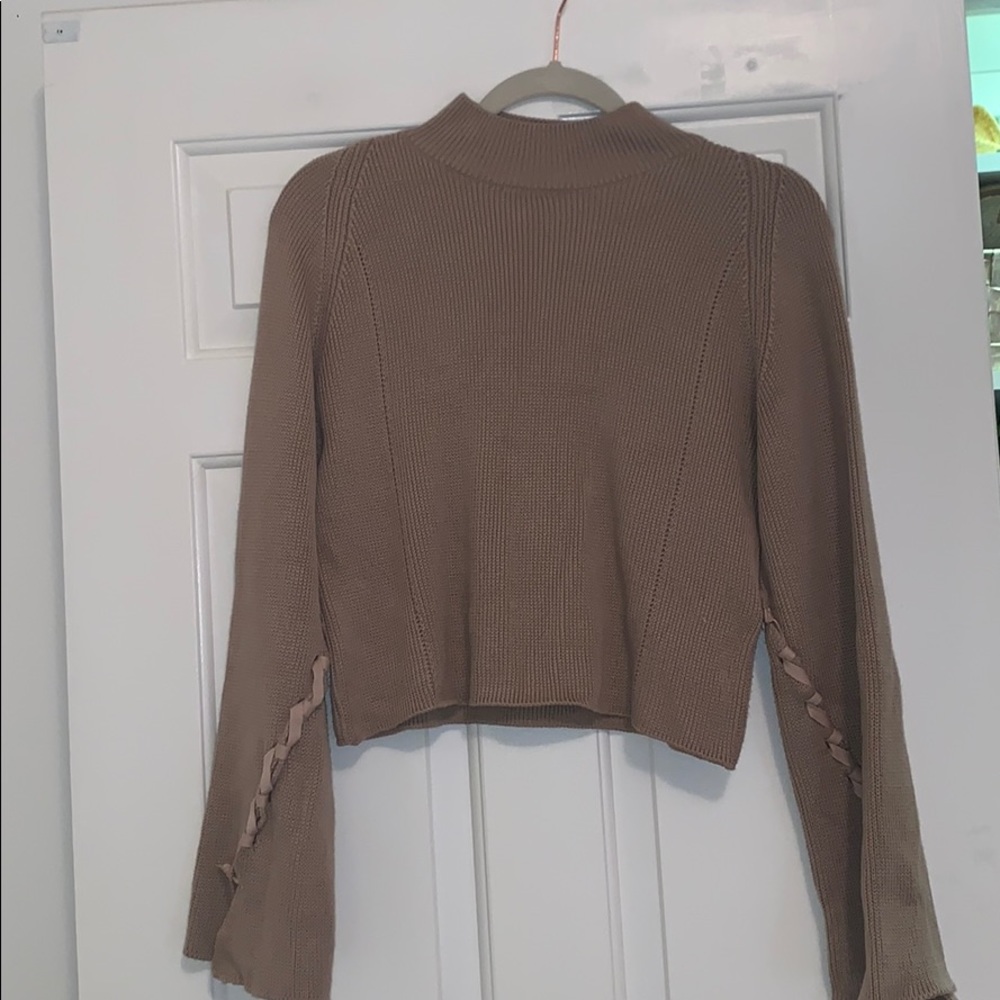 Beautiful tan top ship sweater